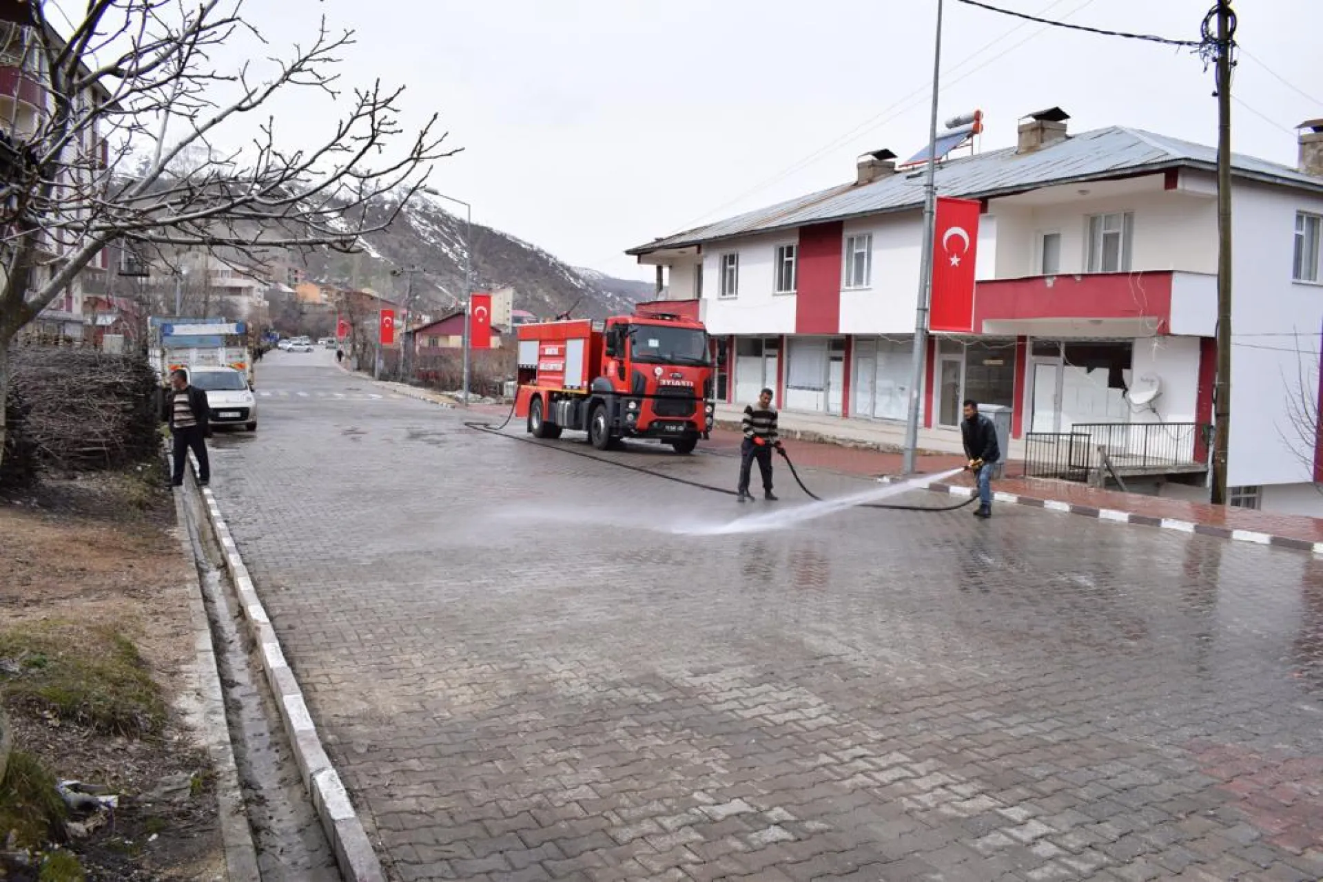 COVID-19 Tedbirleri Kapsamında Cadde ve Sokakların Yıkanması