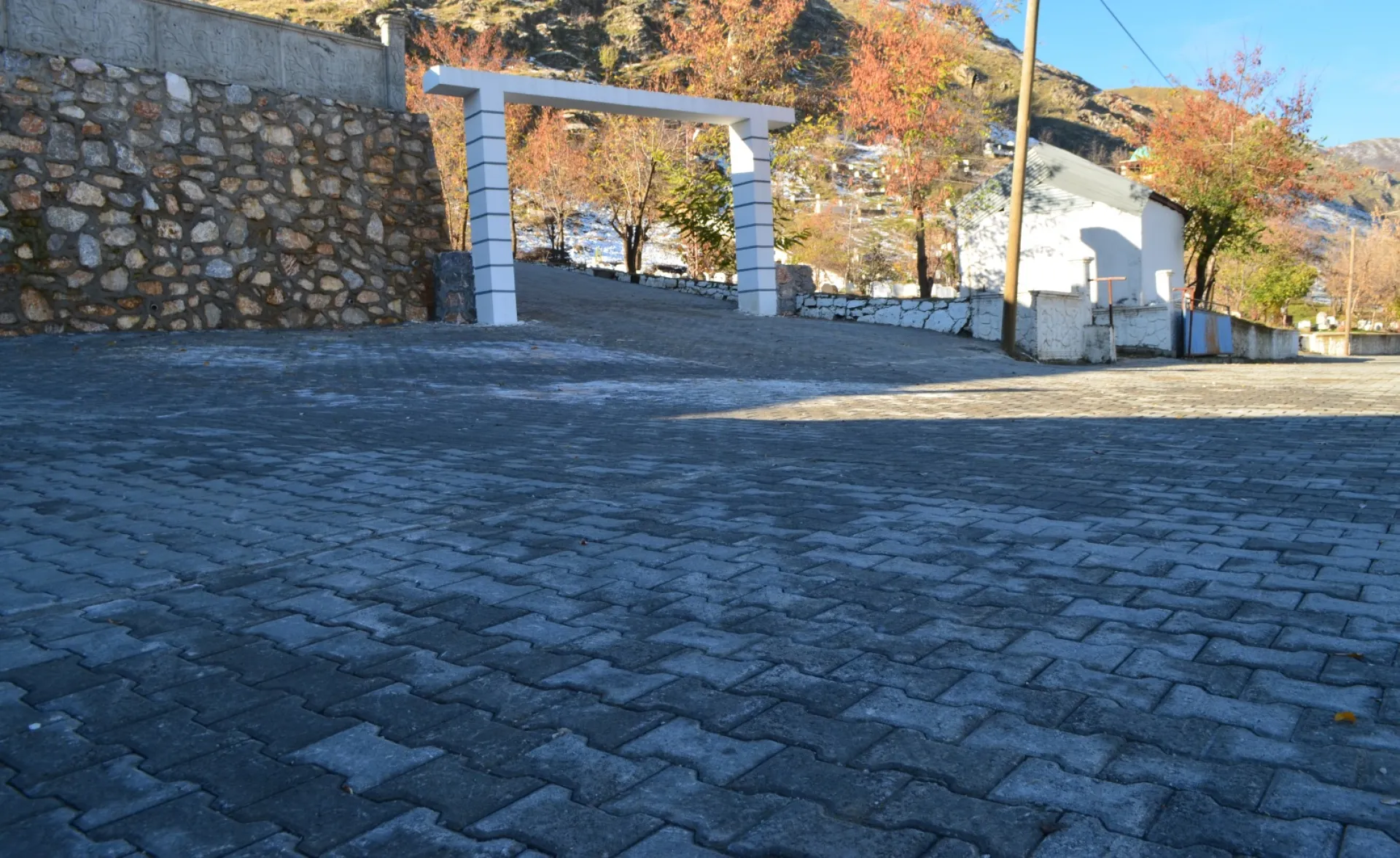Pınarbaşı ve Yenibağ Mahalleleri Muhtelif Cadde Sokaklarda Yol Yapım ve Duvar İşi