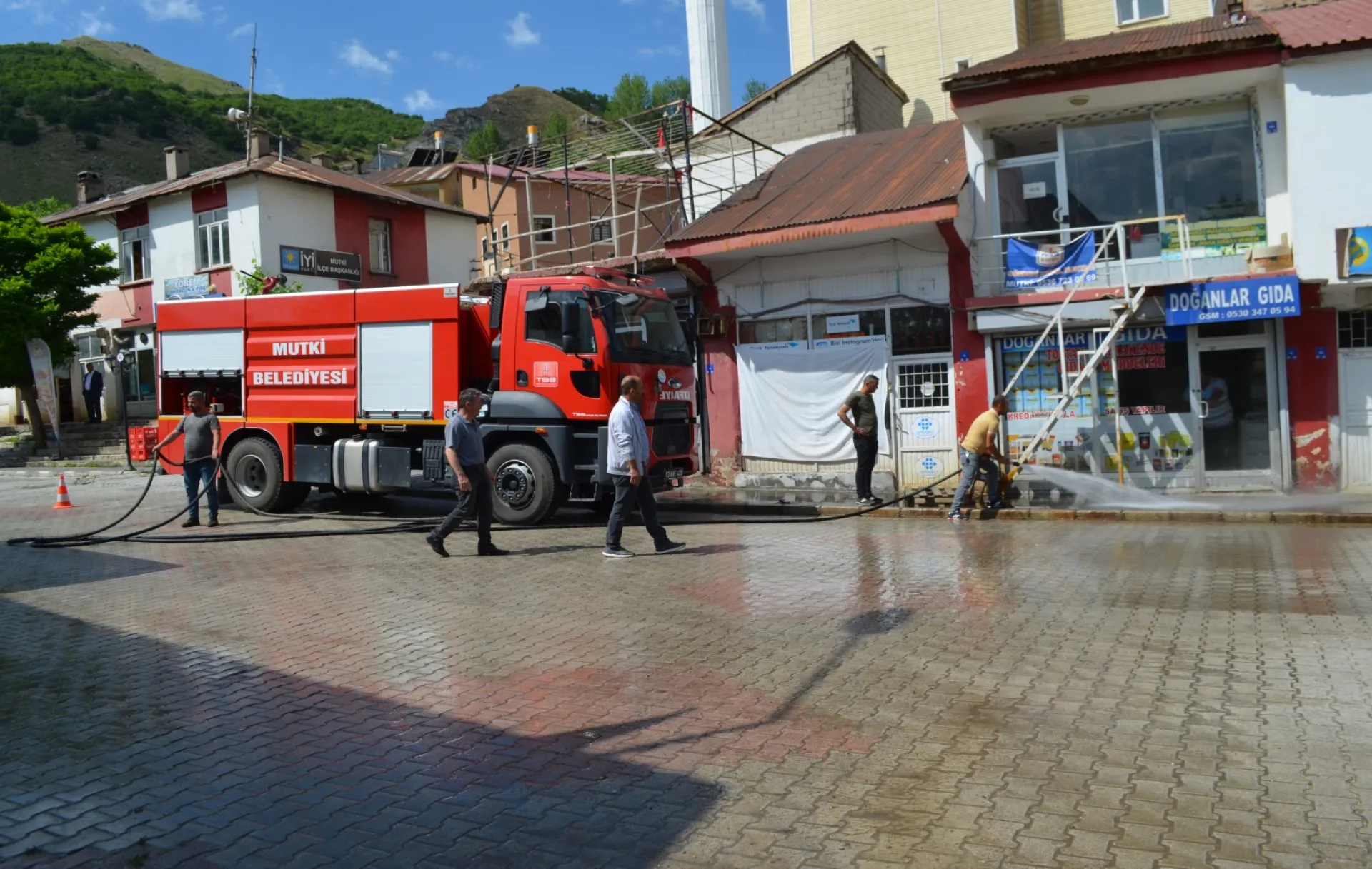 İlçemiz Cadde ve Sokaklarının Yıkanması Hizmeti