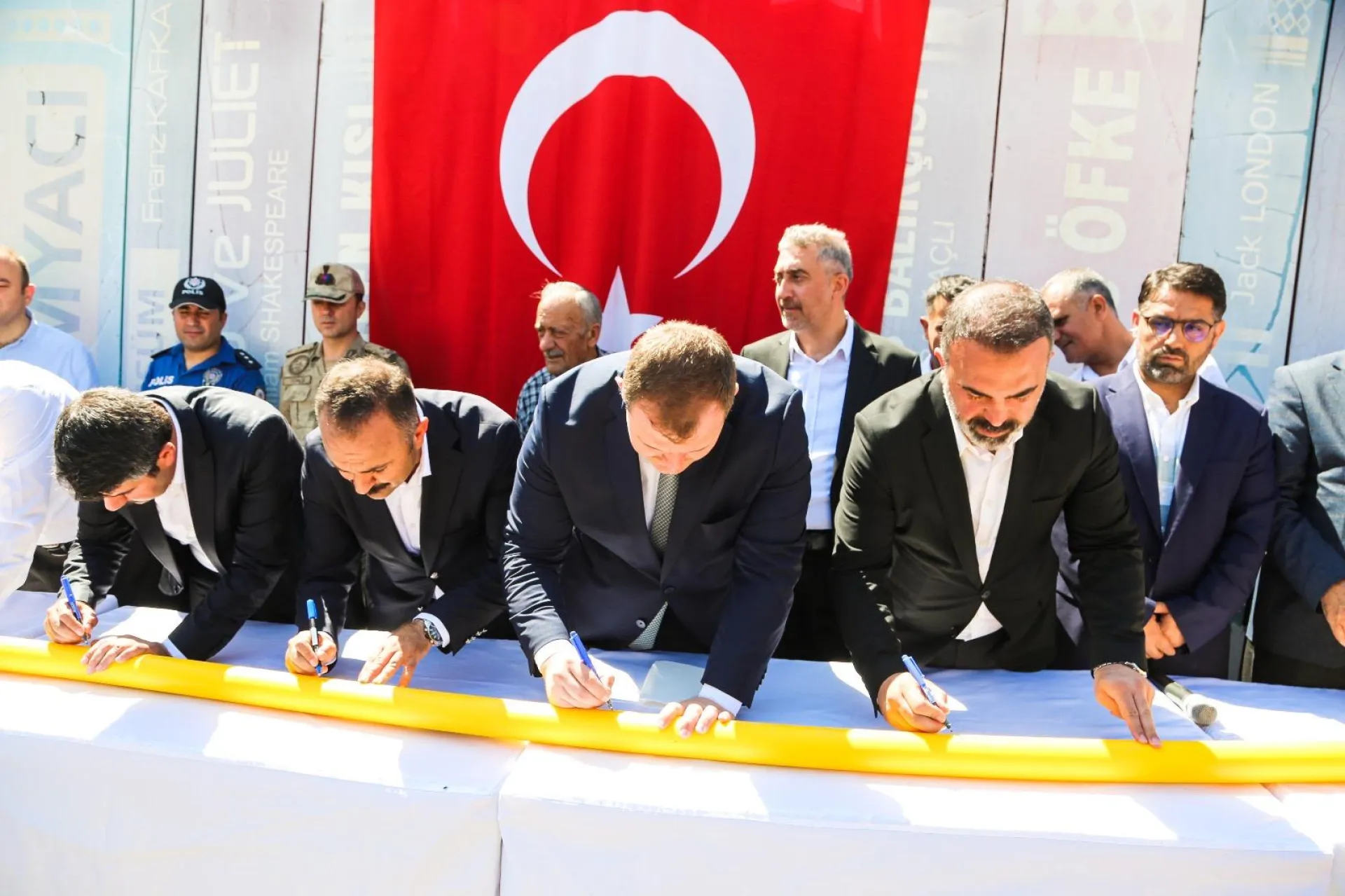 Doğal Gaz Altyapı Çalışmaları Tamamlanarak Hizmet Vermeye Başlamıştır