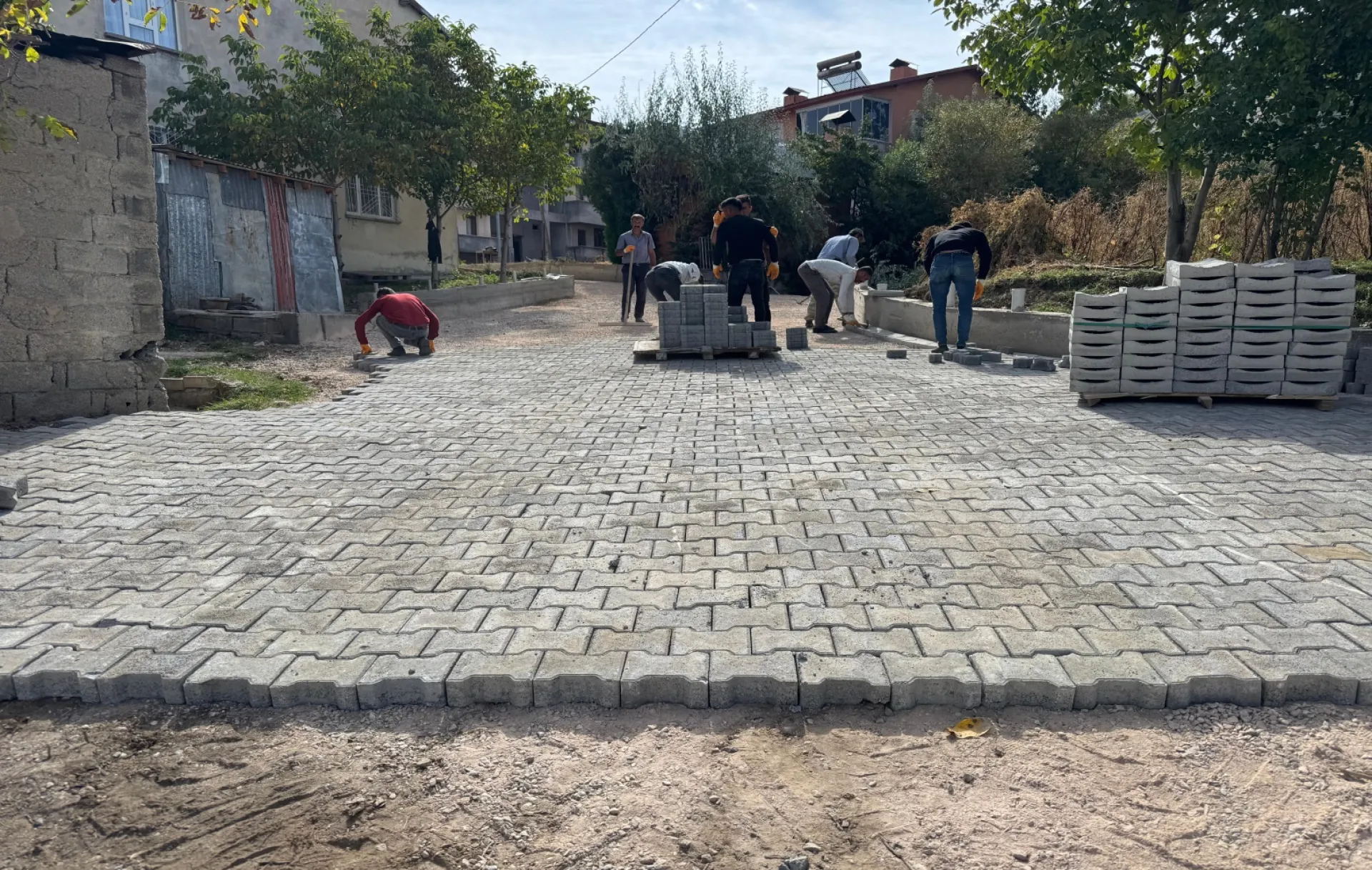 Ara Yolların Parke Çalışmalarını Tamamladık