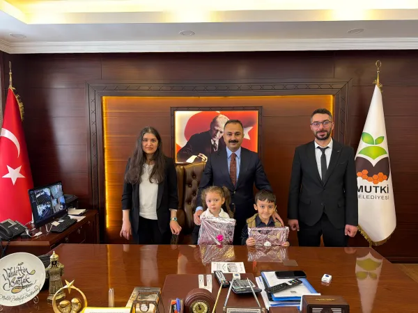 23 Nisan'da koltuk çocukların: Başkan Barlak makamını miniklere devretti