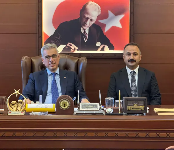 Sağlık Bakanı Kemal Memişoğlu, Mutki’ye Geldi: Başkan Barlak ve Protokol Üyeleri Karşıladı